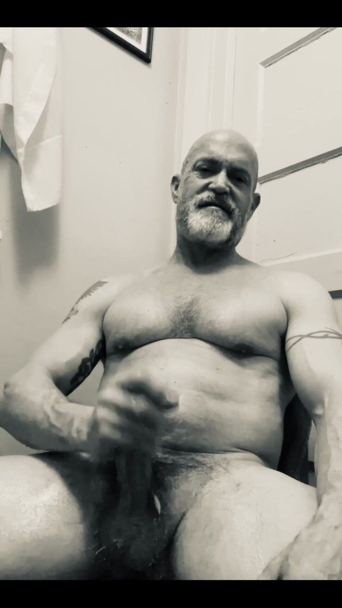 MrJamesYork: Hot B&amp;w Bathroom Bate.