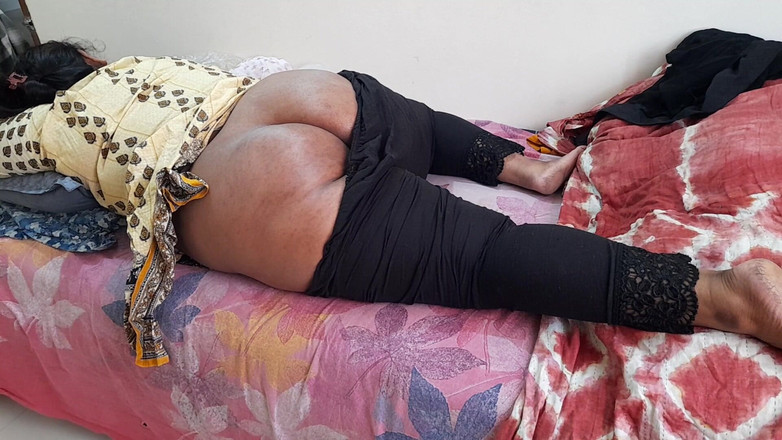 Aria Mia: Stiefsohn wacht auf zu Softcore der pakistanischen stiefmutter, sie trickst...