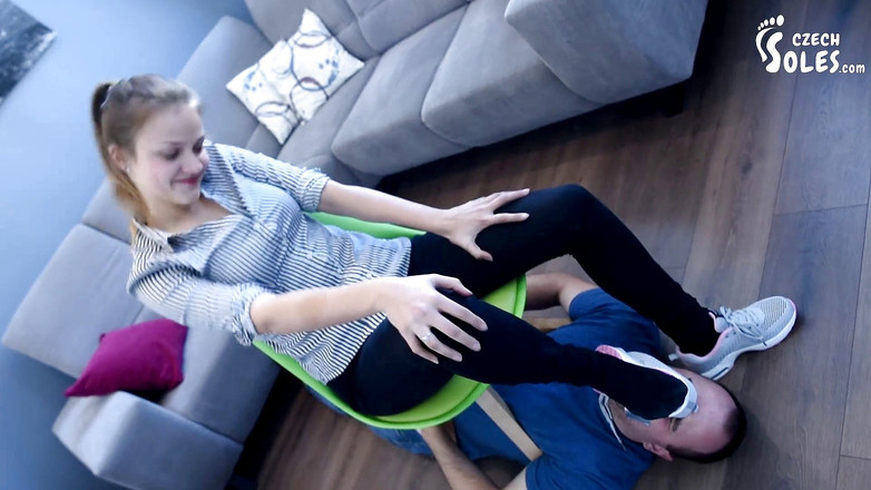 Czech Soles - foot fetish content: 脆弱的脚节气门和支配