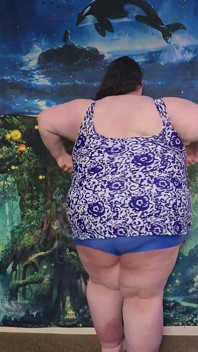 SSBBW gigante corpo gordo maiô com ajuda