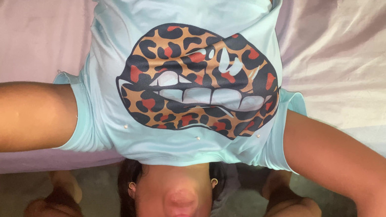 Tentacionmorena: 親友の彼氏が部屋に入ってきて、私を誘惑して、結局セックスすることになりました