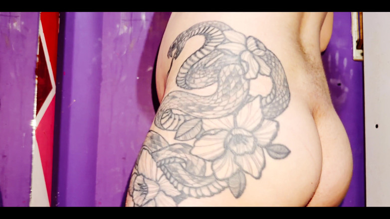 RavenHearth666VIP: Close-up of hairy butt during my pregnancy