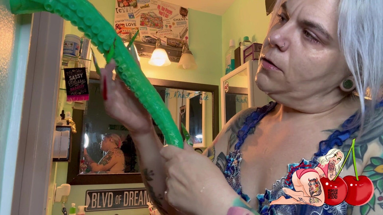 CherryBombBomb: Treinamento de cabra na garganta com meu novo brinquedo de...