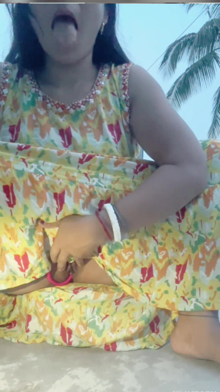 Hot Nisha bhabhi: Pieprzony kobiety ruchają się z wibratorem na tarcie domowej