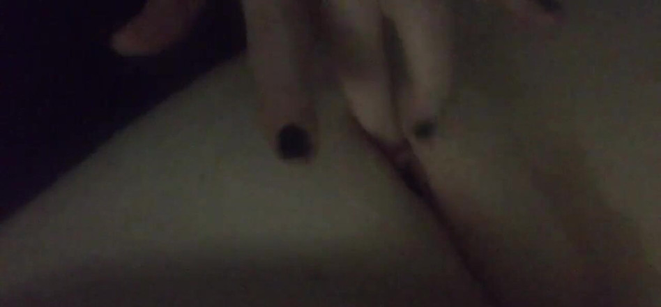 Hunnybrat: Güzel Tıraşlı Amcığımla Oynuyorum