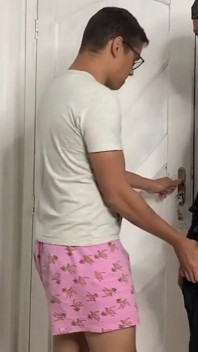 Amamentando o namorado quando ele chegou em casa do trabalho
