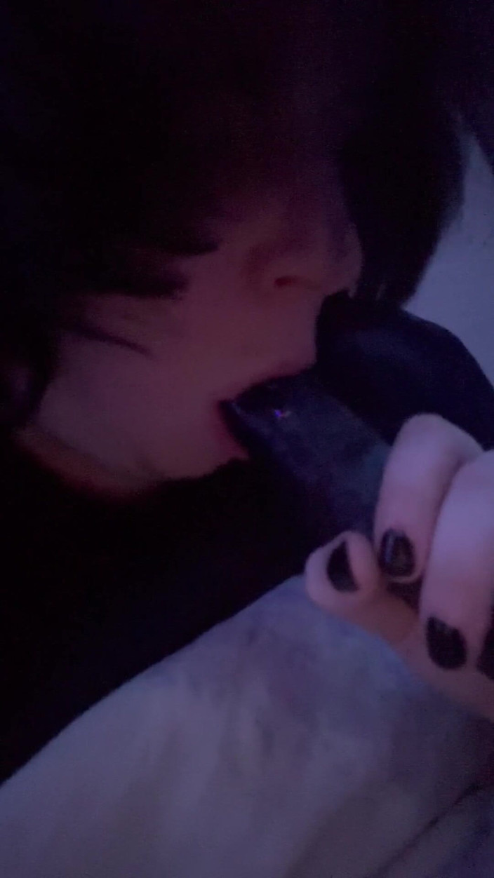 Sexualescape69: Ich lutsche meinen dildo, bekommt es schön und nass