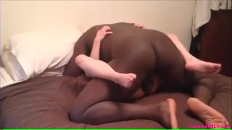 Cuckold MILF: Infiel milf y su amigo de sexo mientras marido mira