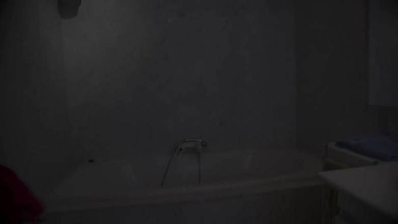 6-movies: Blonde teen masturbating in bathroom with shower head