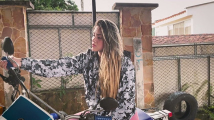 Sara Blonde: Người yêu xe máy