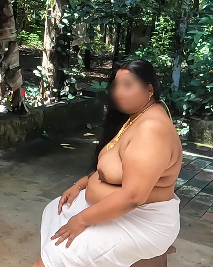 Anne Ipe: Indische mollige im sexy weißen kleid, oben-ohne fotoshooting