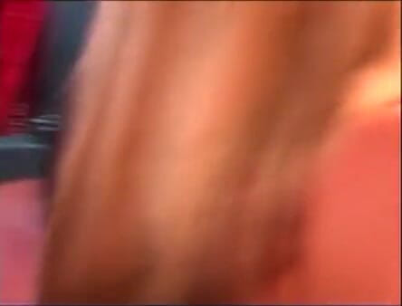 Femdom Austria: Kimberly, grande déesse blonde super belle, domine son esclave