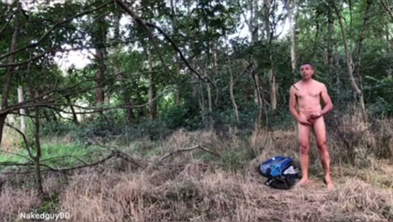Benbinaked: Голий чувак cruisung в лісі