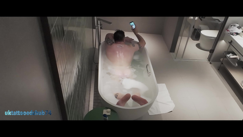 uktattooedchub74: Ragby po tréninku ve vaně