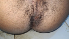 Desi_Porn_India: Tânăr băiat sexy care își expune curul dur în pielea goală completă.