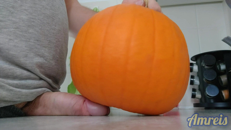 Amreis: Orgasme Halloween lainnya. Berdenyut dan tebal di labu.