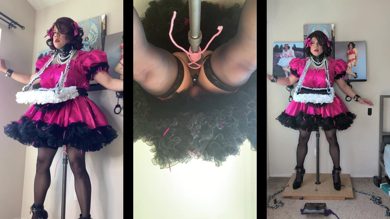 Sissy Candy: Servitoare efeminată cu tava ei de servire călărindu-și vibratorul Stand