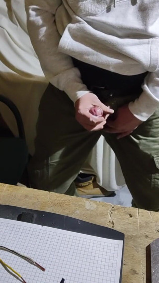 Incredible Dick: Jerking in the workshop until cum