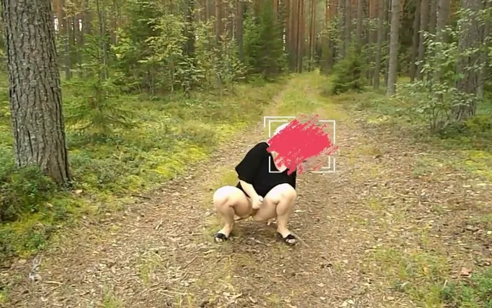 Lady Rose pee pee: Golden Rain 24 - funny Dancing.