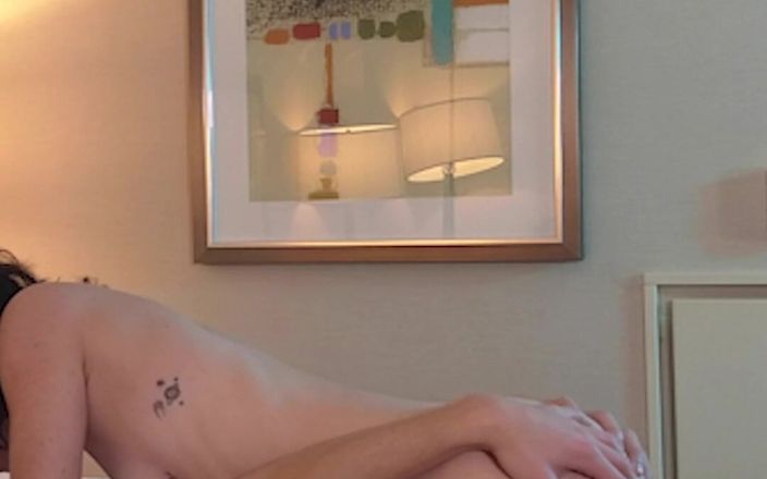 Hot Jake Grand: Minyon dövmeli genç kızın amını yiyor - derleme 2