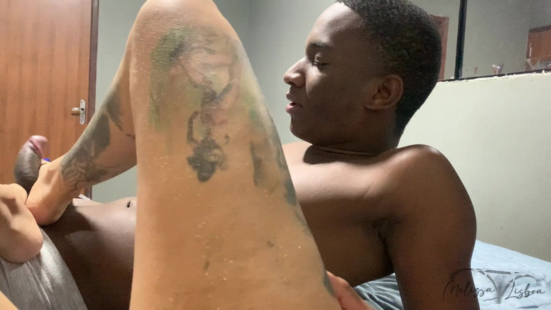 MelissaLisboa: Elle m’a sucé le clito si délicieusement que j’ai ouvert...