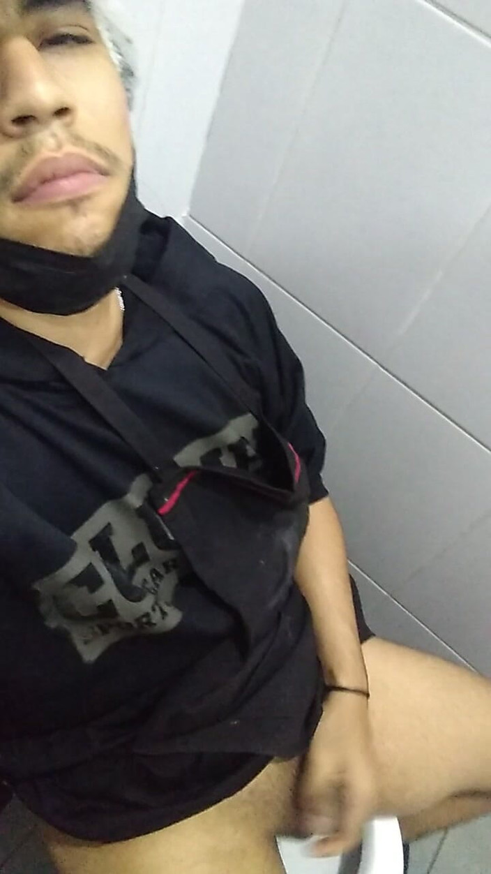 AlexAlejandro13: Tôi làm cho bạn sừng sỏ trong phòng tắm