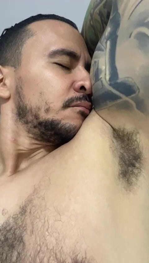 Christian_colombian: Spieren van een zeer hitsige Latino Deel 1