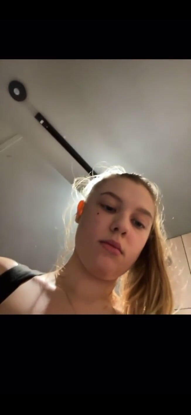 JuiceLussie: Esguicho anal público. Fisting anal, fetiche por pés