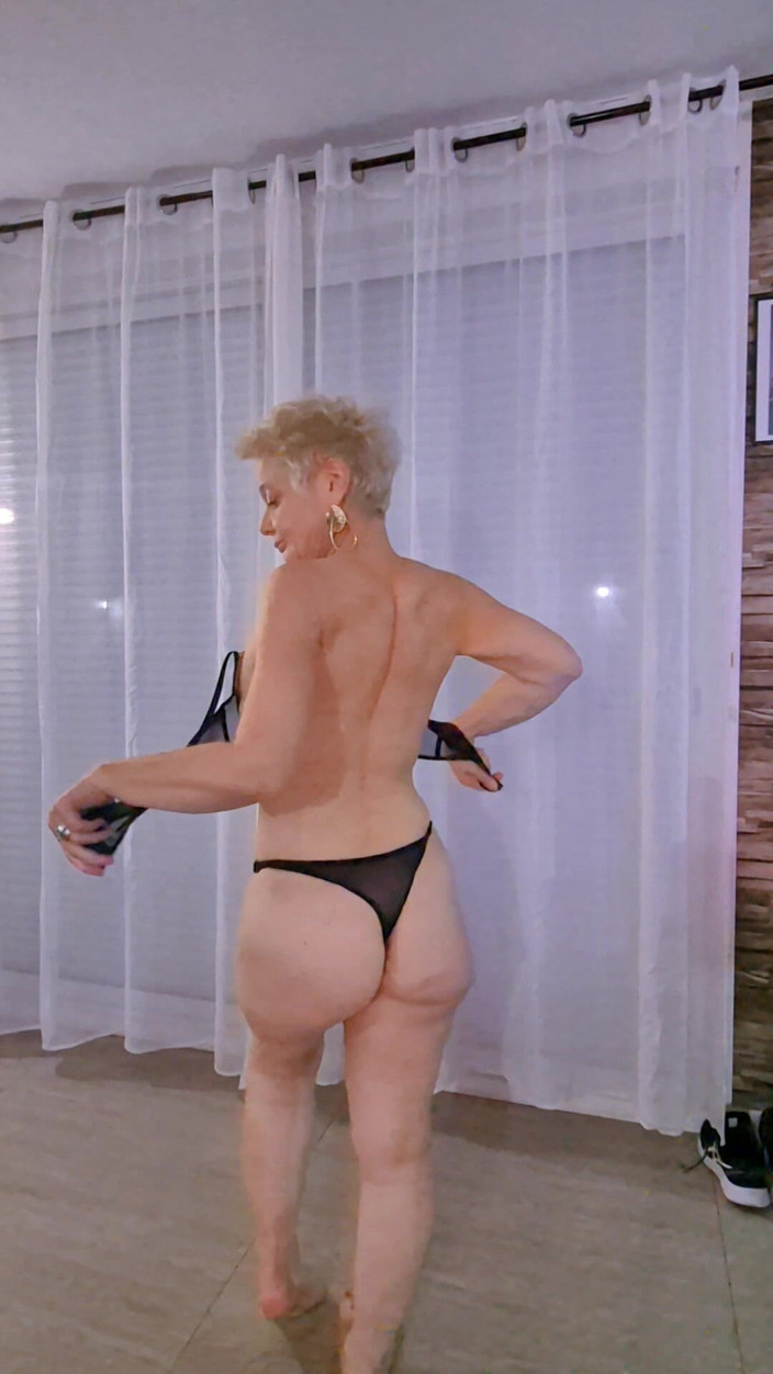 Sofy13: Hola Tú, Te Ofrezco Mis Bragas Y Tú Me Ofreces...