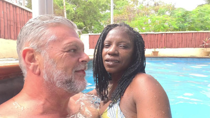 Black Swan: Le dip tabou, un couple interracial manque de se faire...