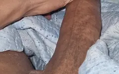 Masturbando com meu pai na outra sala