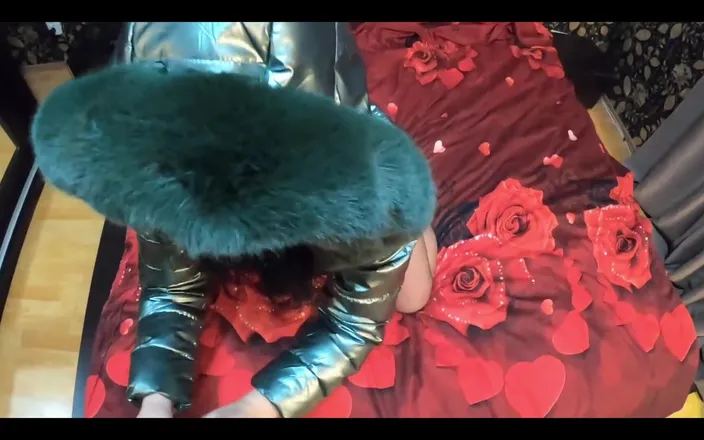 MilfyCalla: Stepmom Was Face-fucked. Cum on Shiny and Fluffy Down-jacket.