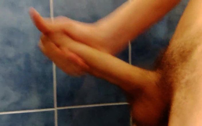 Akrosss: Masturbación con la mano en cámara 11