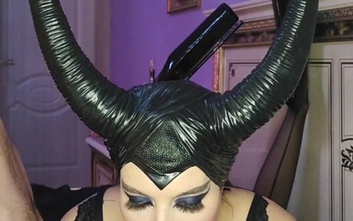 Princess18_: Succubus ignora totalmente o pau grande