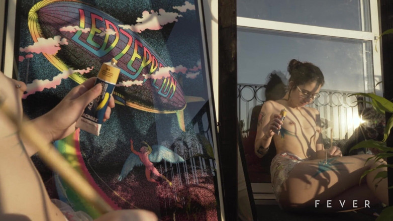 Fever Films: Morena perforada frota su coño mojado