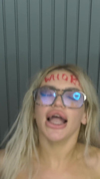 Sexy puttana estrema cazzo grosso scopata in faccia