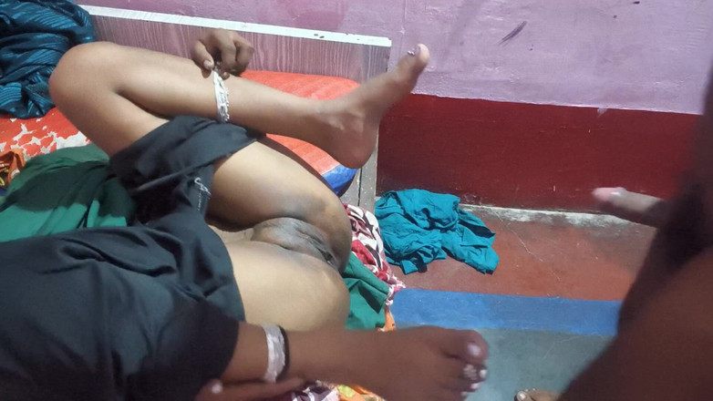 Sobha rani: 德西印度哥独自在家，德瓦利用情况性交