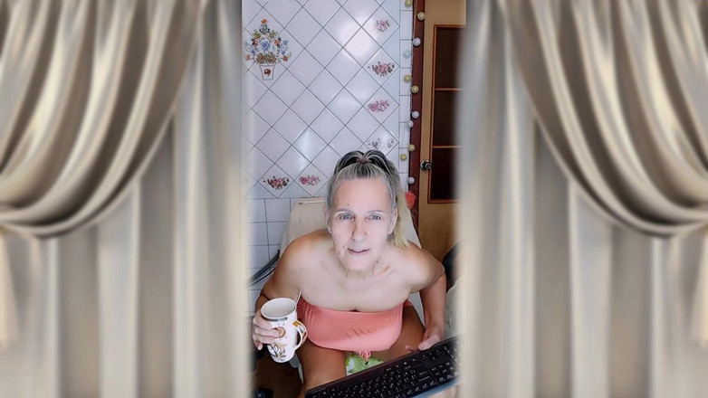 Lukerya: Bà nội trợ nóng bỏng Lukerya trong nhà bếp