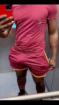 I Am Commando, in a Lift with a Big Mirror, so I Am Showing It off