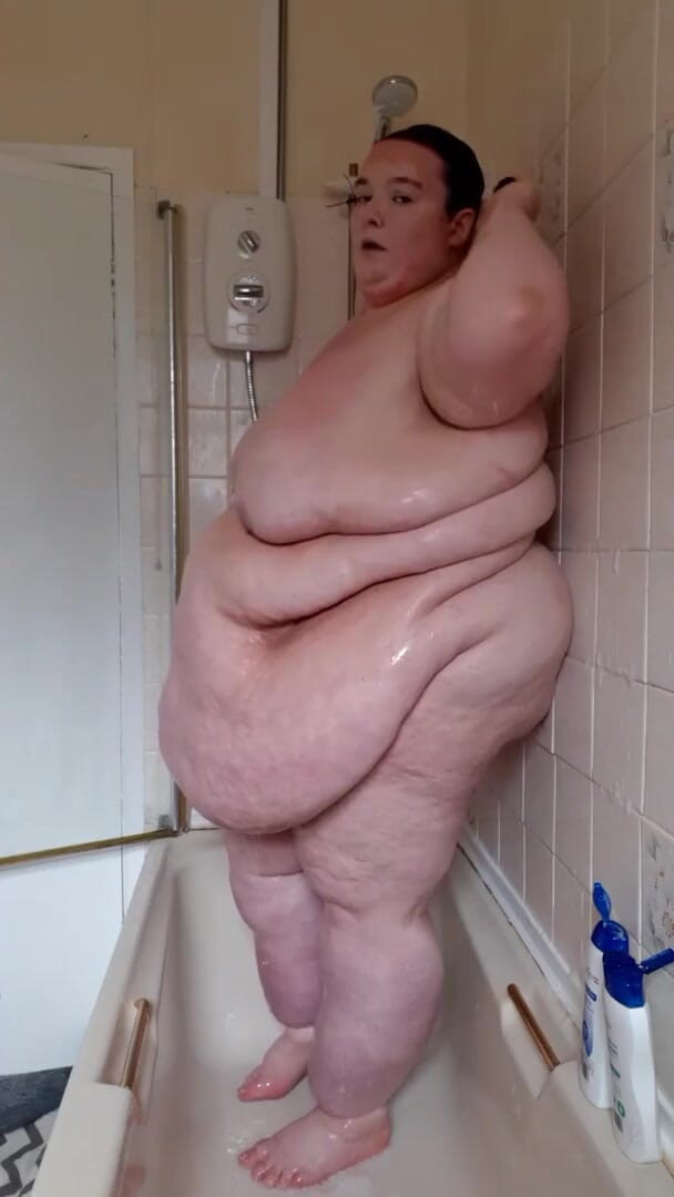 SSBBWLadyBrads: Big fat goddess washes herself