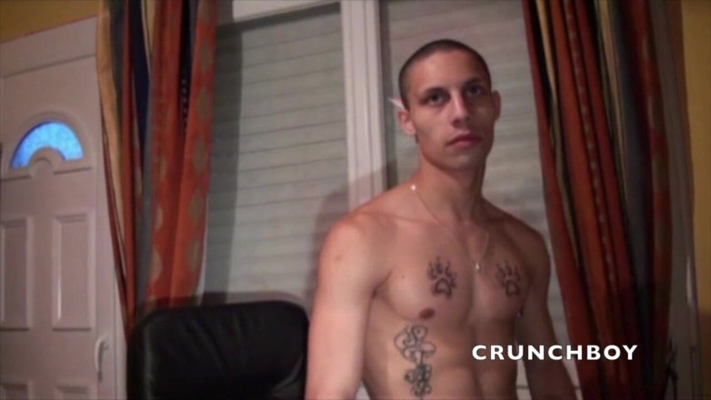 Crunch Boy: Min sexiga raka vän älskar att onanera sin kuk