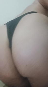 Hure auf cam zeigt arsch
