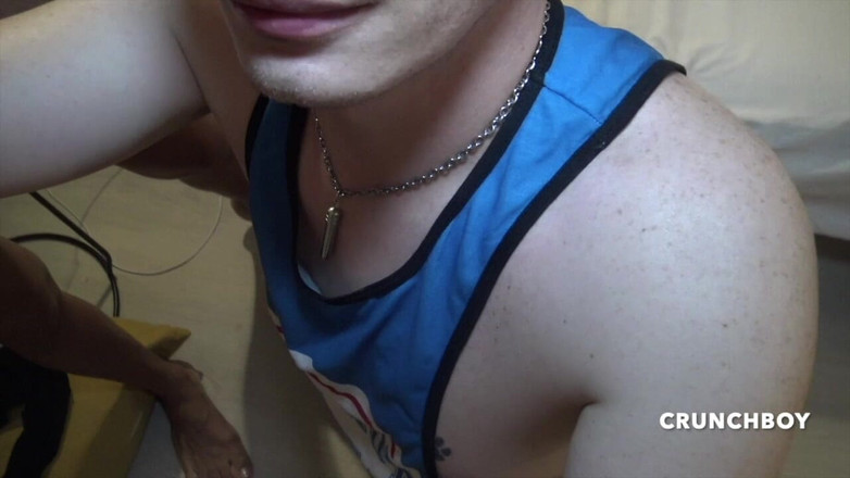 French dudes with big cocks: ファビアンは2人の男の子によって朝に犯される