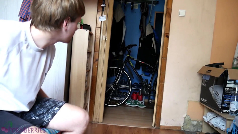 Ethan Alex: Związany twink zdołał uciec, został złapany i dojony