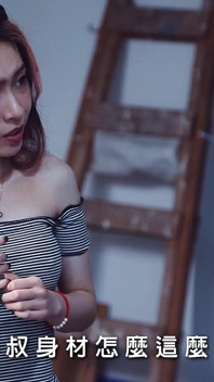 仕事が熱くなりすぎて、配管工とパティシエはアジア系の女の子とセックスしなきゃいけない。