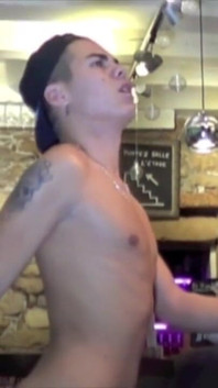 Mladá latinoamerická dvojčata ošukaná tátou