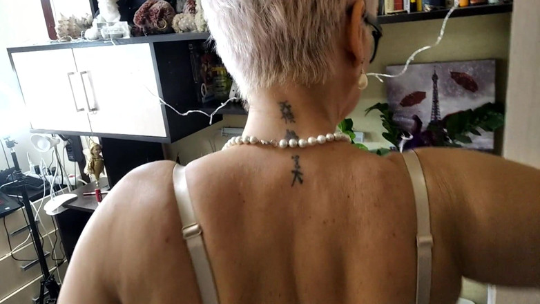 AimeeParadise: คุณนายวัยผู้ใหญ่หื่นเย็ดตัวเองด้วย zucchini!