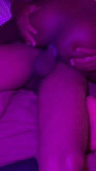Nadržená ebenová teen cowgirl jízda na mém sexy bbc péro kundička kape mokrá POV část 2