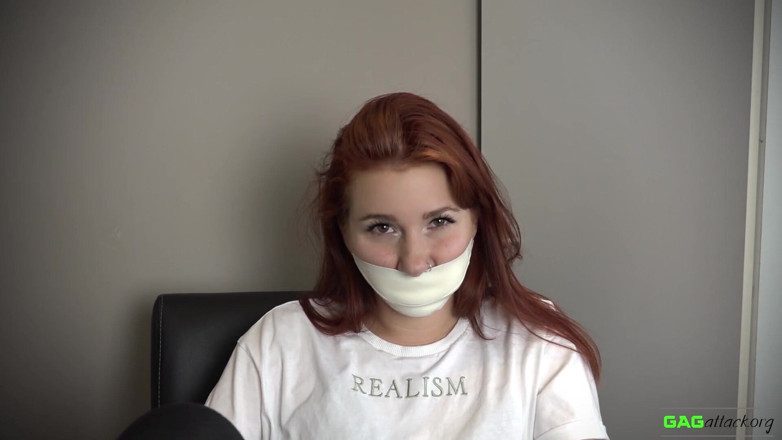 Gag Attack: Red Foxy - ปิดปากด้วยเทปไมโครโฟม