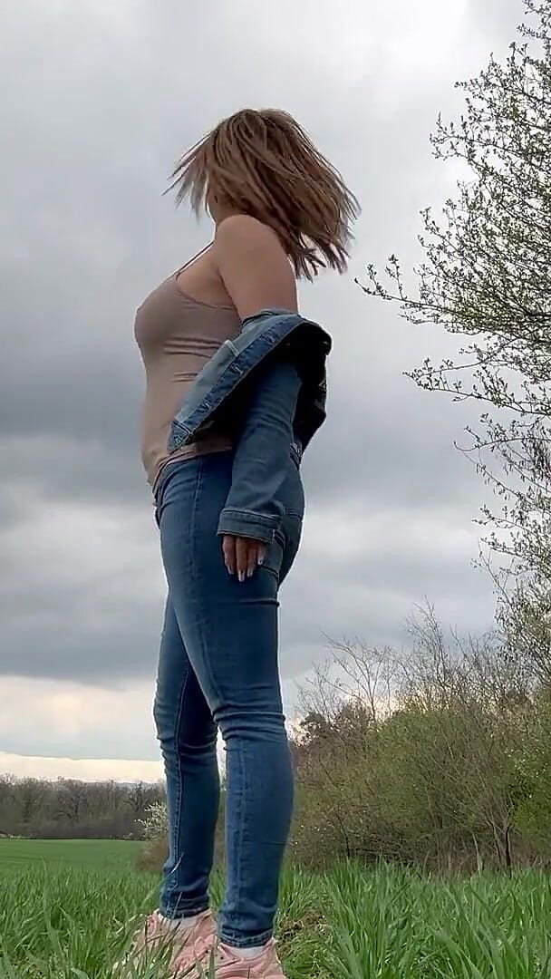 Sexy_Emeli: Stříkání nahé venku